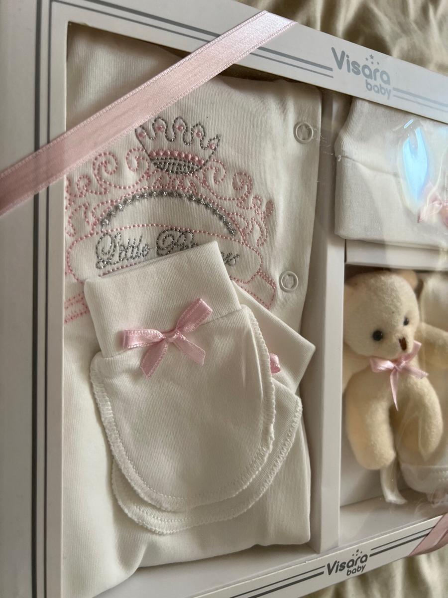 Luxury Newborn Baby Gift Set | 3-6 Months Baby Grow & Celebration Gift | Unisex White, Pink & Blue | Includes Mittens & Adorable Teddy